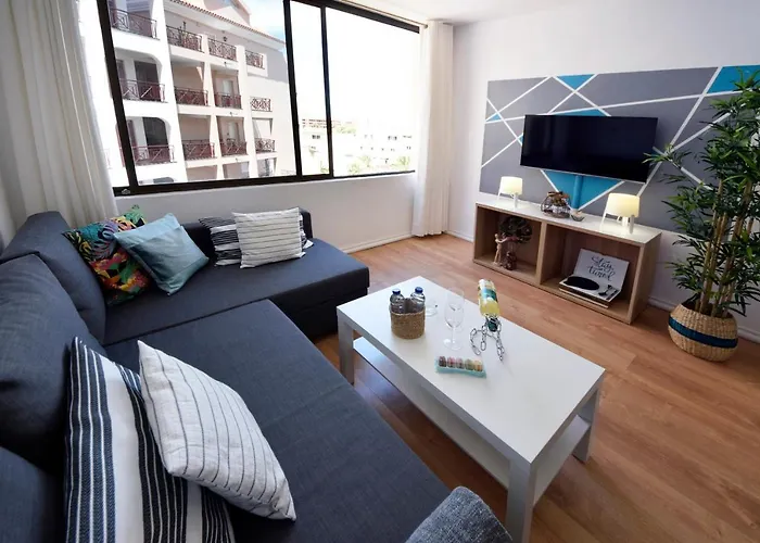 Peaceful & Bright Loft, Heated Pool, Netflix, Free Wifi & Parking, Tennis